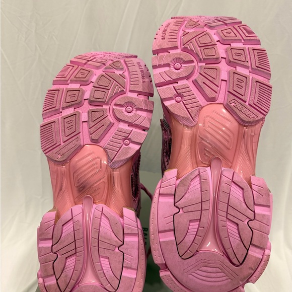 Balenciaga women Vibrant Pink Sneakers - Picture 6 of 7